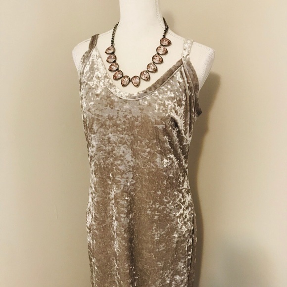 Club London Velvet Maxi Dress - Picture 3 of 8